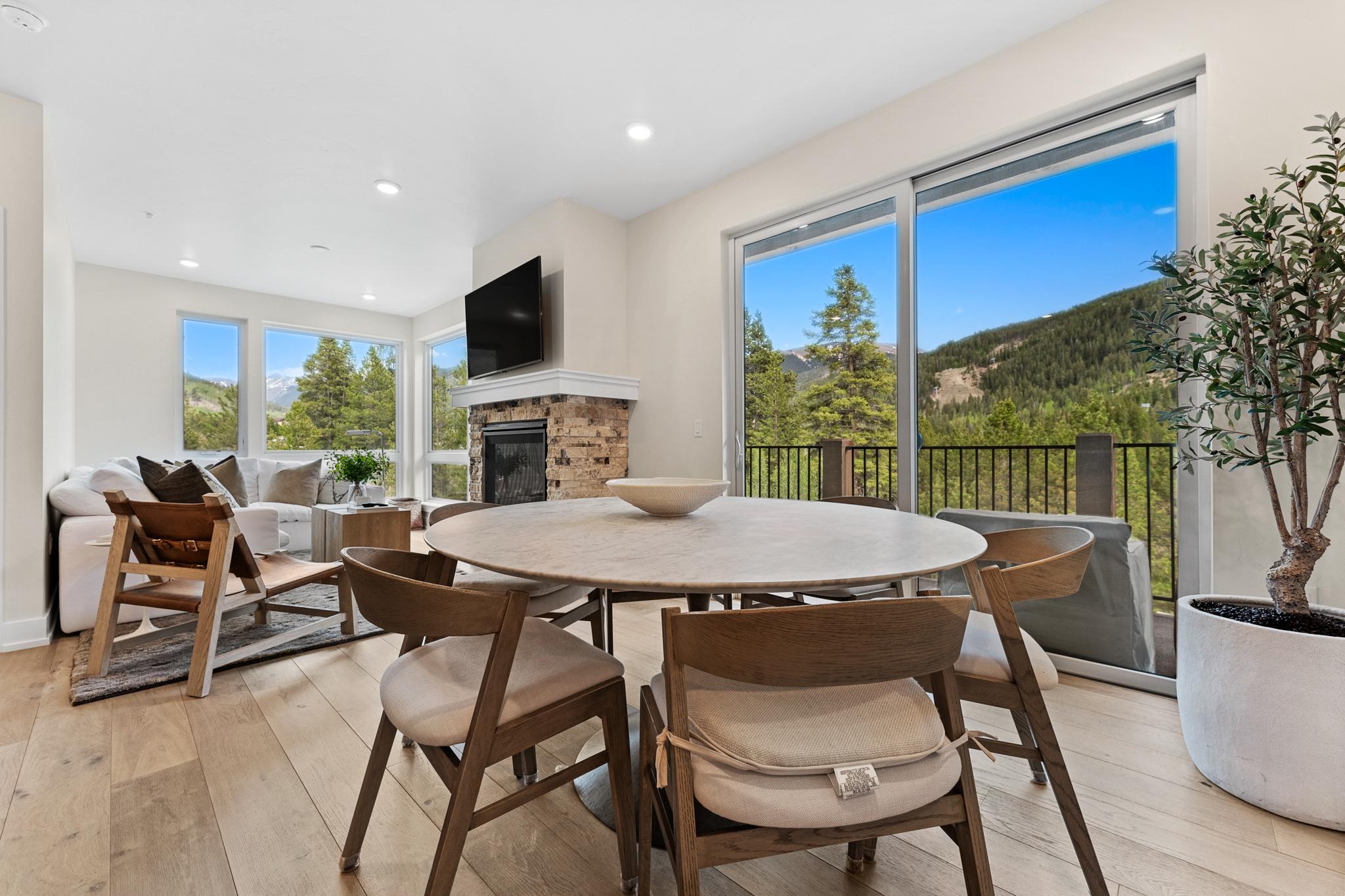 SCMR open floor plan of townhome rental